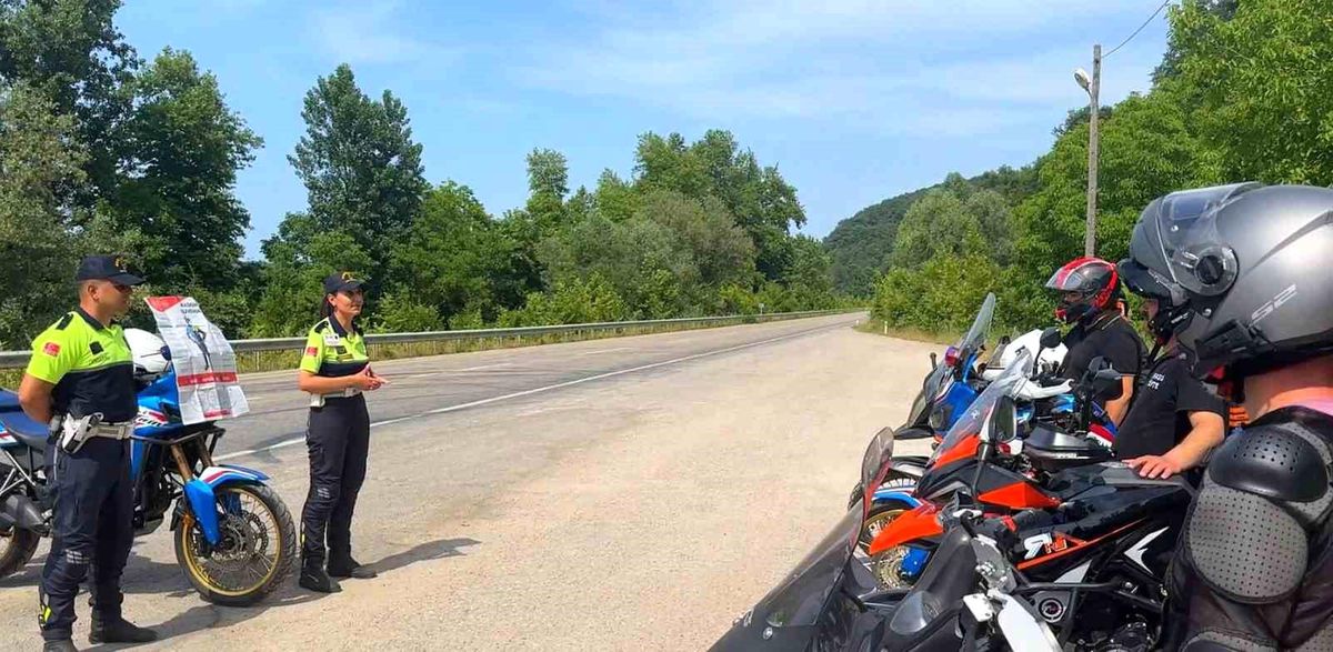 Sinop İl Jandarma Komutanlığı Trafik Denetimlerine Devam Ediyor