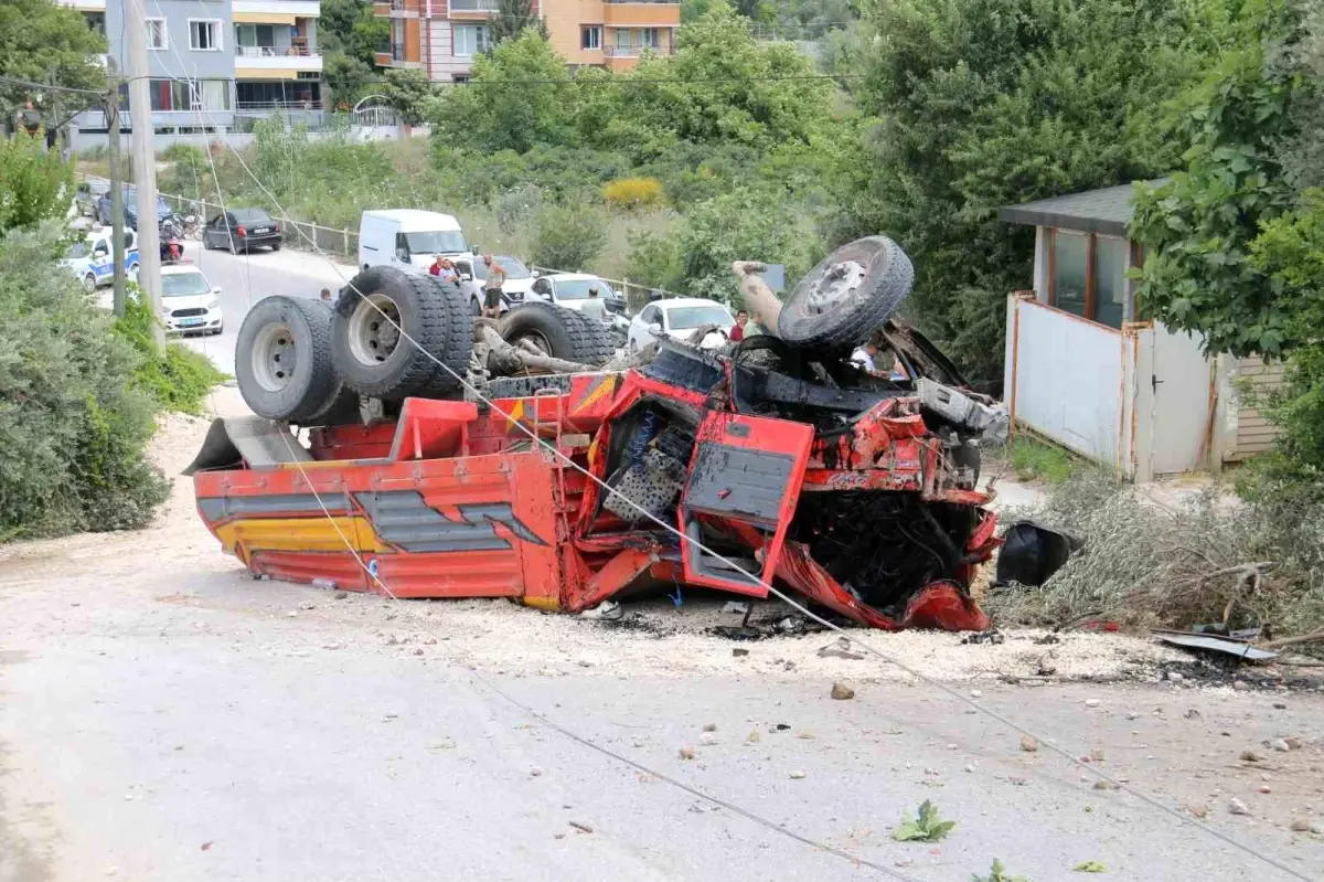 Hatay\'da kamyon takla attı