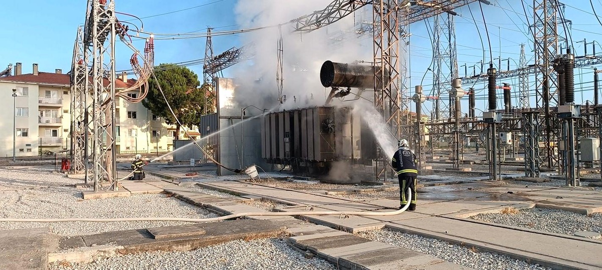 Denizli Merkezefendi\'de Elektrik Trafosunda Yangın Çıktı