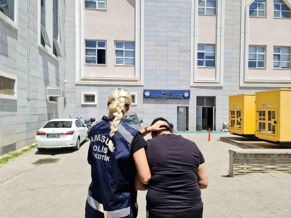 Samsun\'da Uyuşturucu Ticaretinden Hapis Cezası Bulunan Kadın Yakalandı