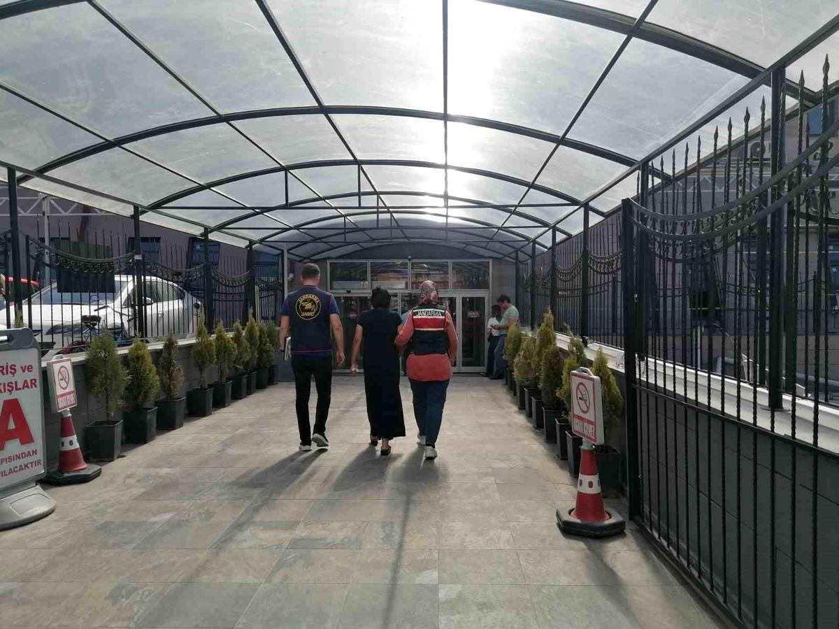 Eskişehir\'de 27 Yıl Hapis Cezası ile Aranan Şahıs Yakalandı