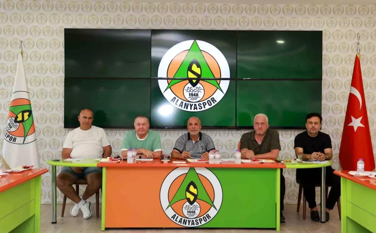 Alanyaspor, 2024-2025 sezonu öncesi ilk yönetim kurulu toplantısını gerçekleştirdi