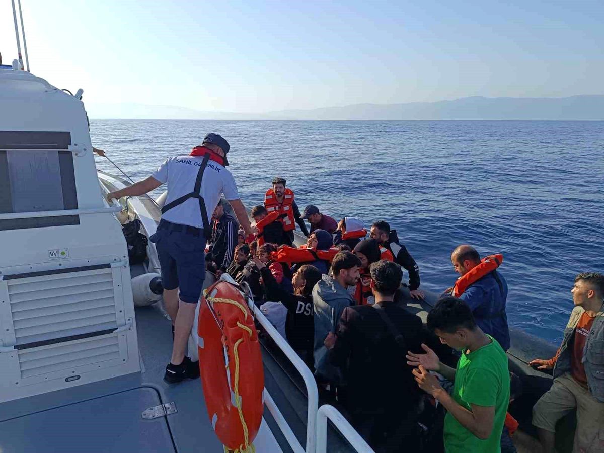 Kuşadası\'nda Yunan unsurları tarafından geri itilen göçmenler kurtarıldı