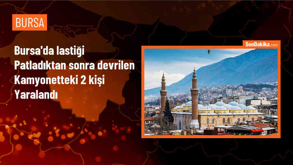 Orhangazi\'de lastiği patlayan kamyonet devrildi: 2 yaralı