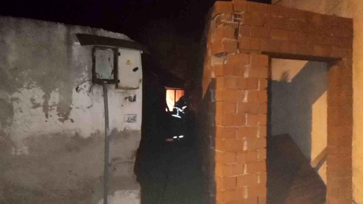 Edremit\'te Müstakil Evde Çıkan Yangın Kısa Sürede Söndürüldü