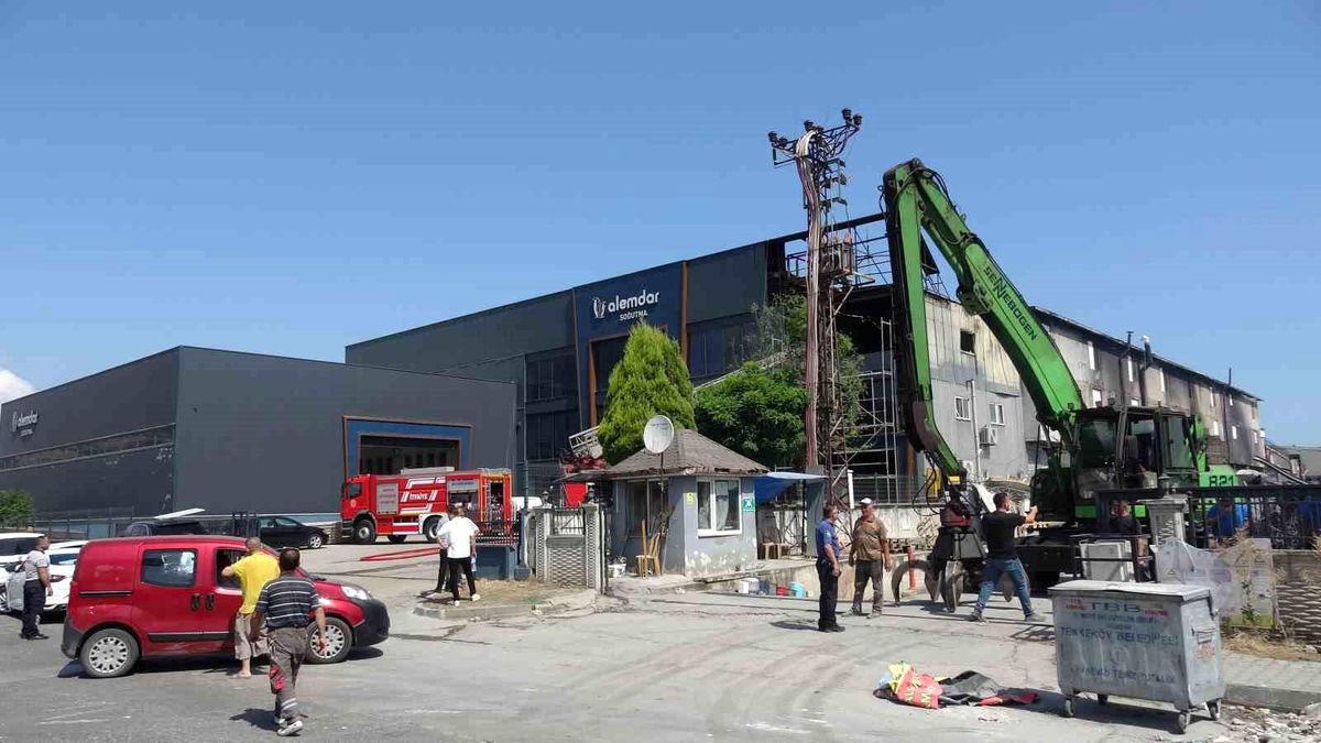 Samsun\'da yangın çıkan soğutma fabrikası tekrar alevlendi