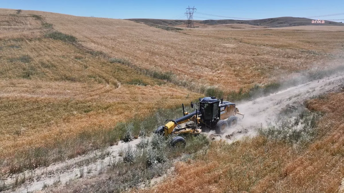 Gölbaşı Belediyesi Kırsal Mahallelerde Yol Açma Çalışmalarına Devam Ediyor