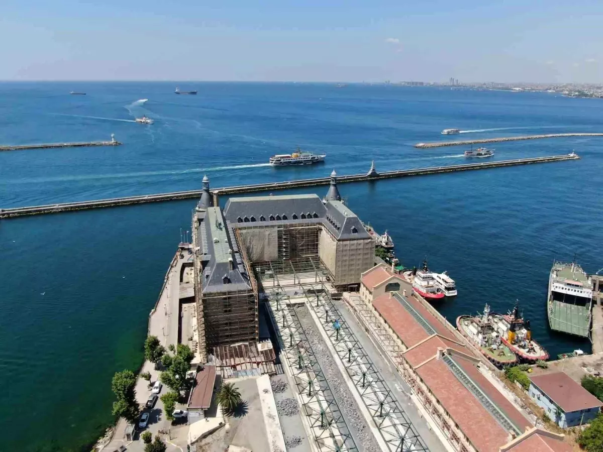 Haydarpaşa Garı\'nın restorasyon çalışmaları devam ediyor