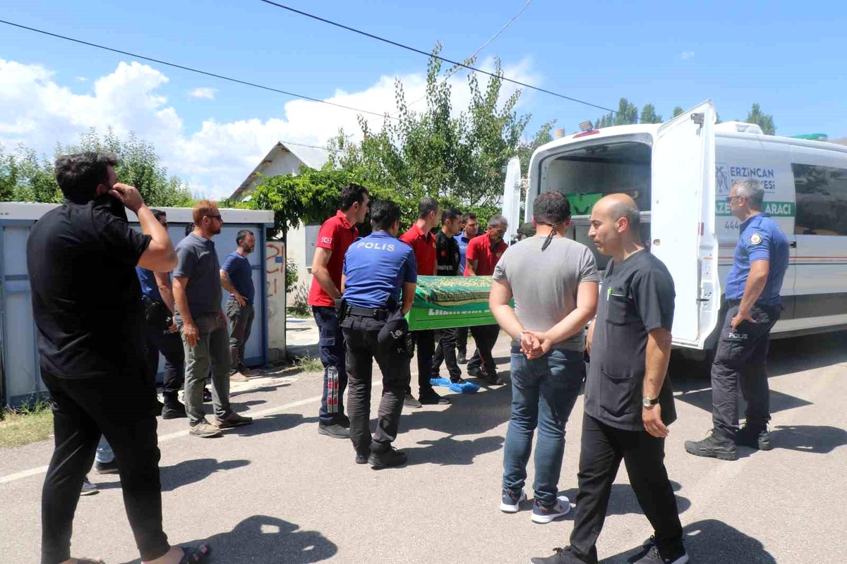 Erzincan\'da Komşusunu Kafasına Kürekle Vurarak Öldüren Sanığa Müebbet Hapis Cezası