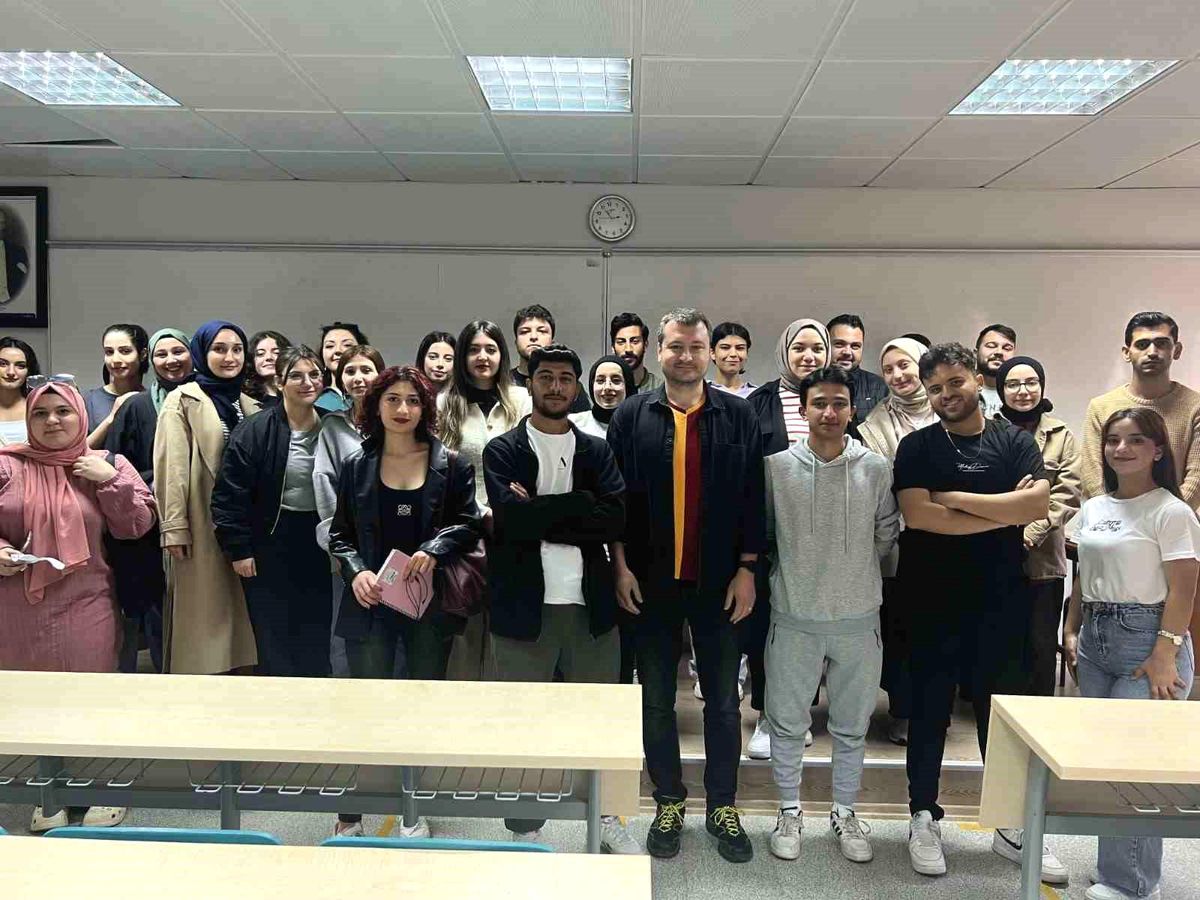 Düzce Üniversitesi Öğrencileri Braille Yazılı Çocuk Hikaye Kitaplarını Görme Engellilere Hediye Etti