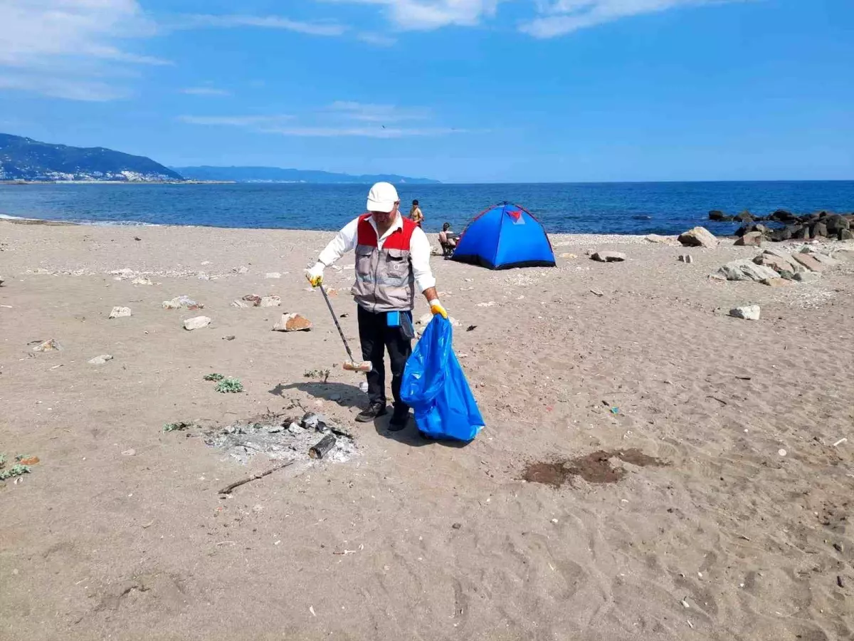 Ordu Büyükşehir Belediyesi Sahil ve Plajlarda Temizlik Çalışmaları Yapıyor