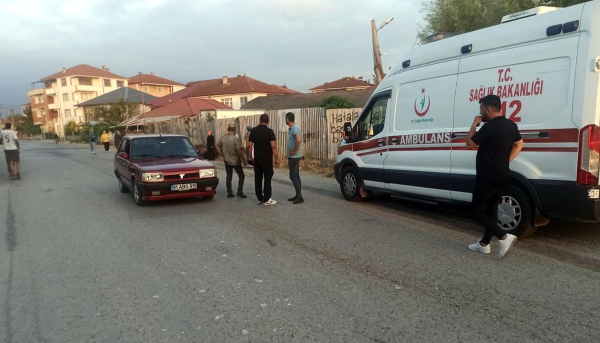 Akyazı\'da otomobil çarptı, 4 yaşındaki çocuk yaralandı