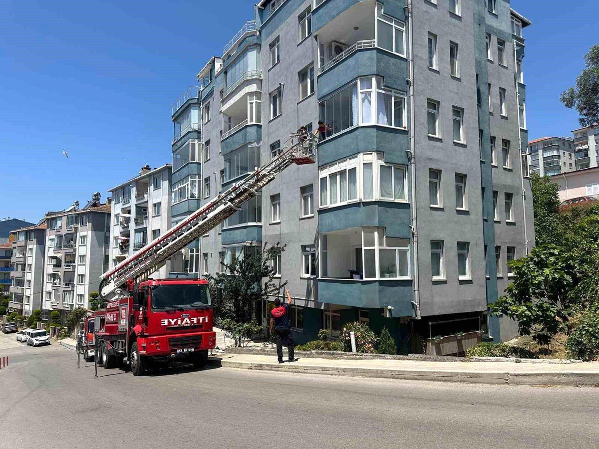 Sinop\'ta bir apartman dairesinde çıkan yangın paniğe sebep oldu