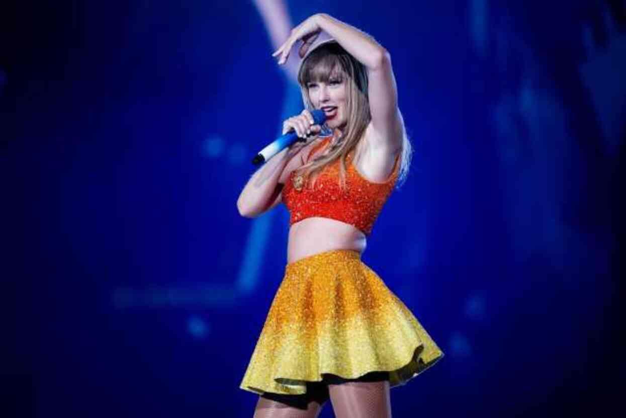 Ünlü şarkıcı Taylor Swift, Londra'daki Eras Tour performansı sırasında böcek yuttu