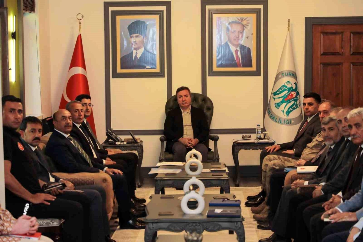Erzincan Valisi Hamza Aydoğdu, Birim Amirleriyle Toplantı Yaptı