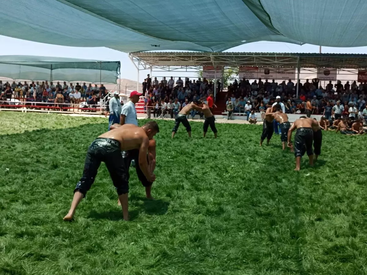 Afyonkarahisar Karaadilli Yağlı Pehlivan Güreşleri Yeniden Düzenlendi