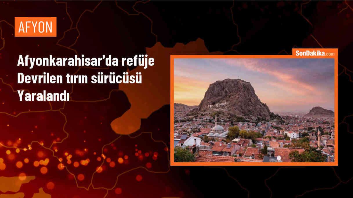 Afyonkarahisar\'da refüje devrilen tırın sürücüsü yaralandı