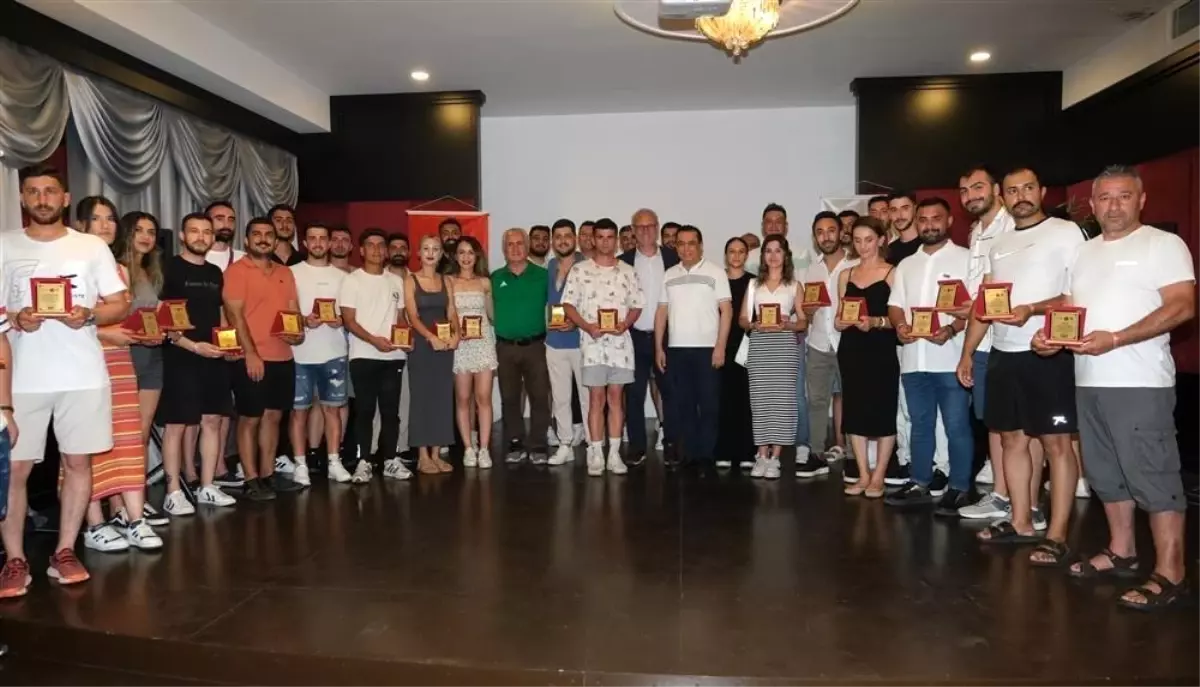 Alanya Hentbol Şenliği Plaket Töreniyle Son Buldu