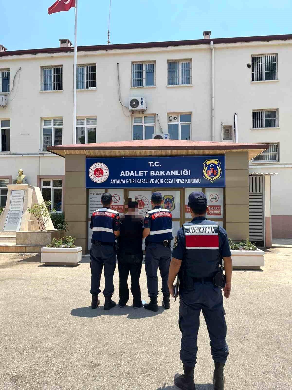 Antalya\'da 22 yıl 6 ay hapis cezası bulunan şahıs yakalandı