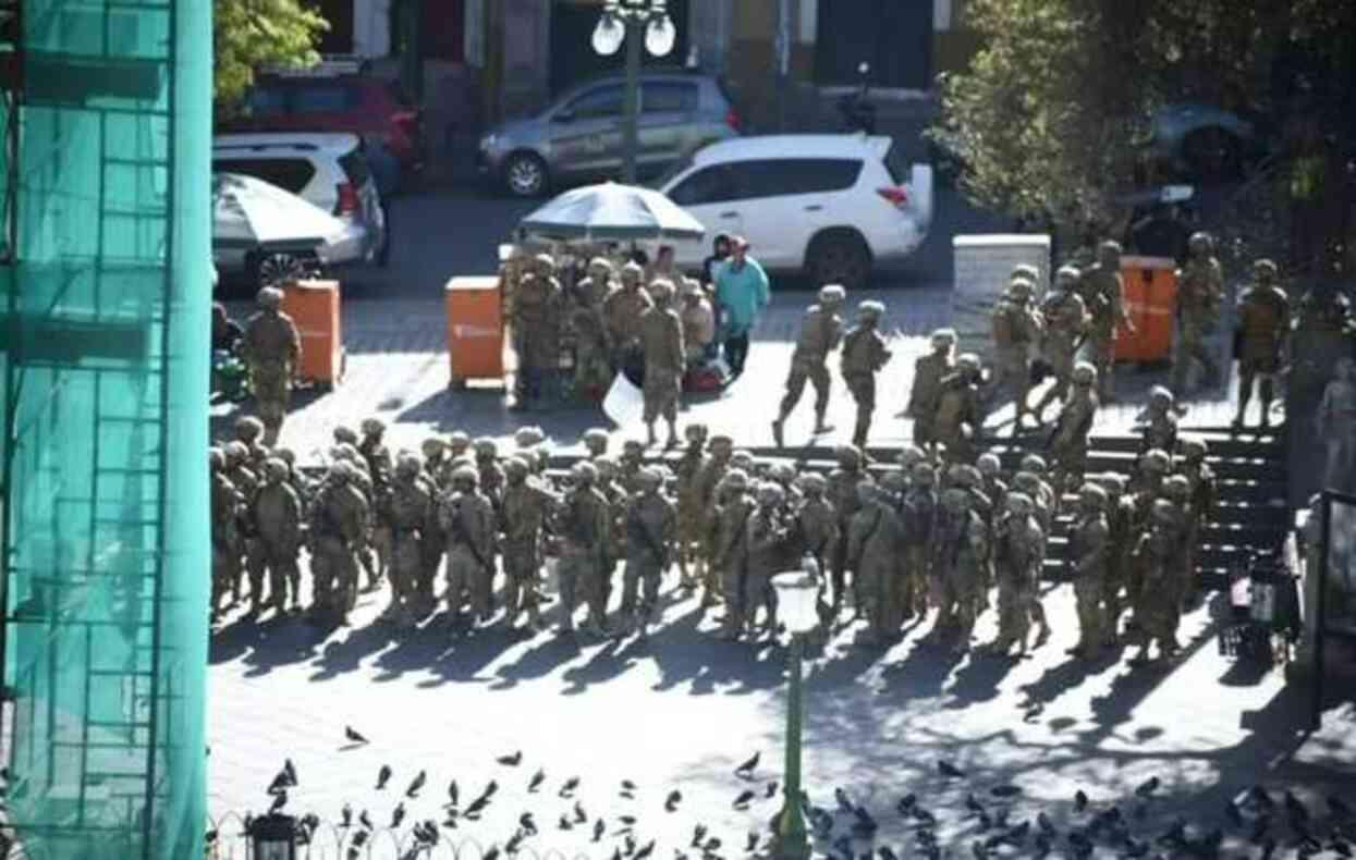 Askerler hükümet sarayını kuşattı! Bolivya'da darbe girişimi