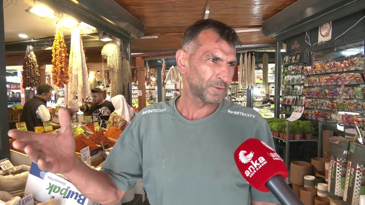 Ankara\'da Vatandaşlar, Asgari Ücrete Ara Zam Olmayacağı Açıklamasına Tepki Gösterdi