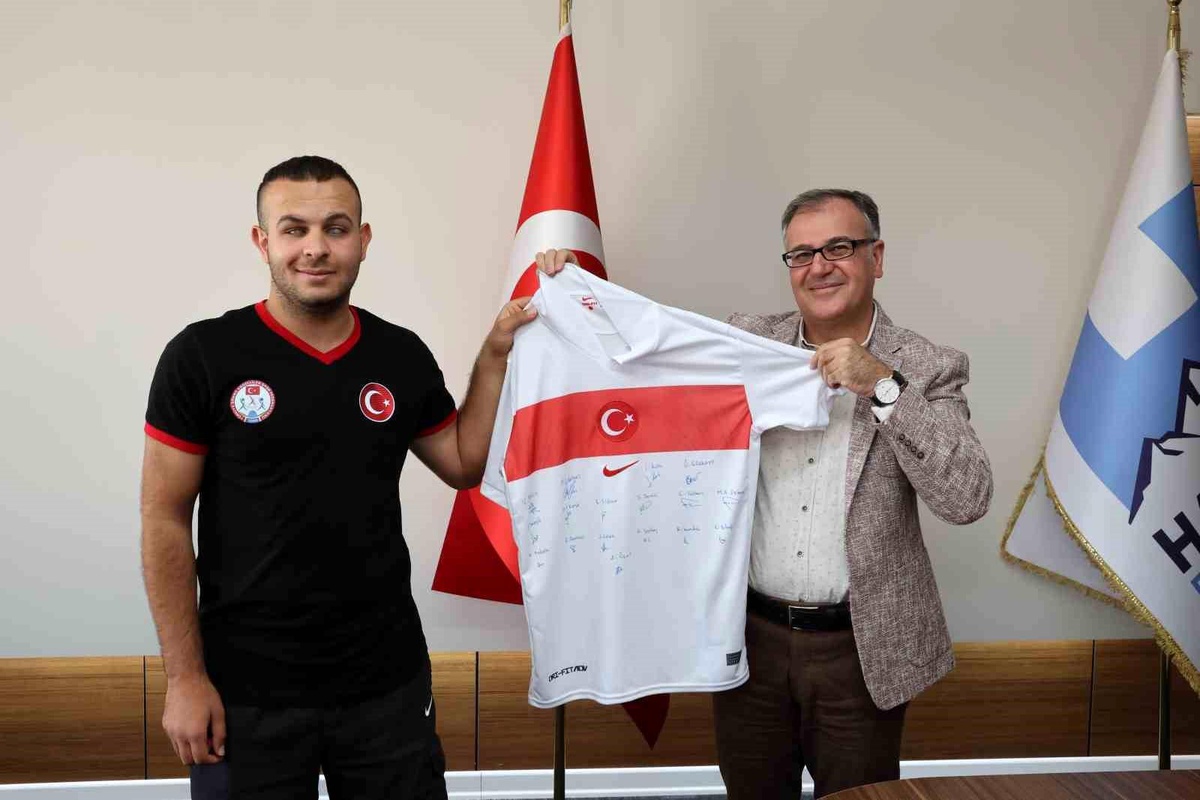 Görme Engelliler Milli Futbol Takımı Hacılar Belediye Başkanı\'nı ziyaret etti