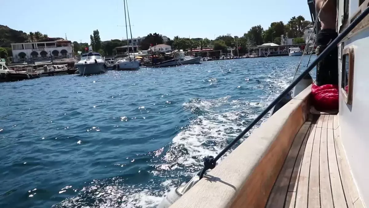 Bodrum Belediyesi Gümüşlük Koyu\'nda Deniz Dibi Temizliği Yaptı