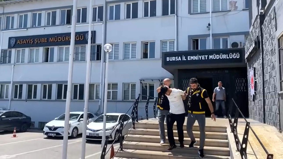 Bursa\'da düğün konvoyunda silahla ateş eden şüpheliler yakalandı