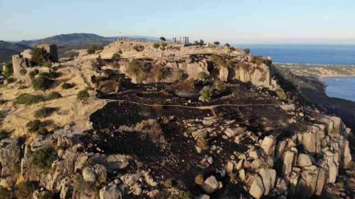 Çanakkale'de orman yangını! Alevler dünyaca ünlü Assos Antik Kenti'ne sıçradı