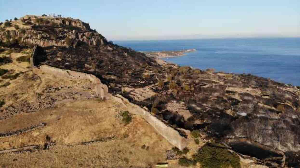 Çanakkale'de orman yangını! Alevler dünyaca ünlü Assos Antik Kenti'ne sıçradı