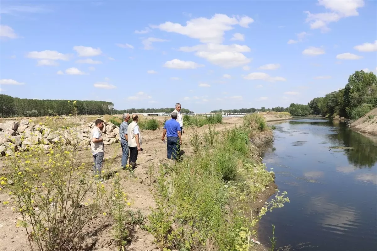 Edirne Tarım ve Orman Müdürü, Tunca Nehri\'ndeki su seviyesini inceledi