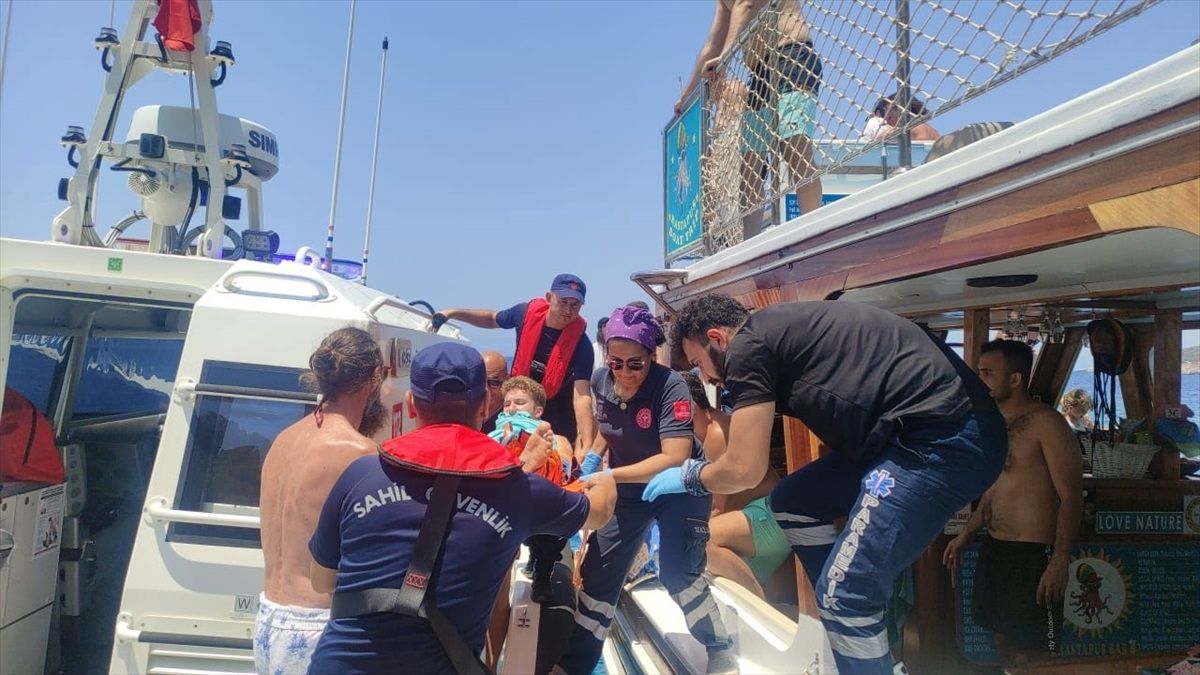 Fethiye\'de gezi teknesinde yaralanan kişi tahliye edildi