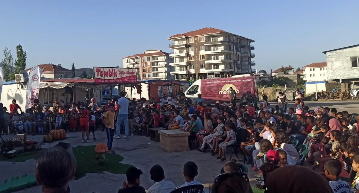 Adıyaman\'da Masal Yolu Tiyatro Oyunu Büyük İlgi Gördü