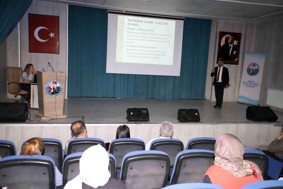Hakkari\'de deprem konulu konferans düzenlendi