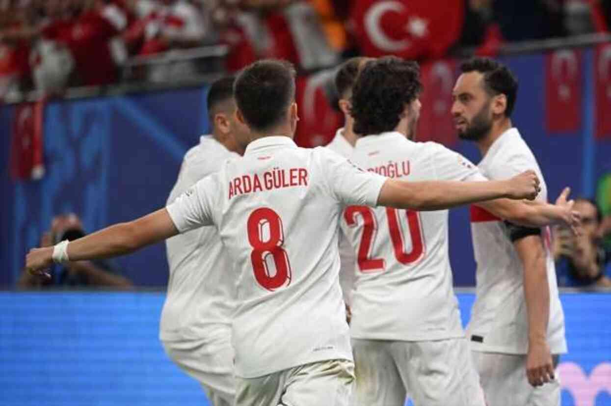 İstediğimizi aldık! Çekya ile 1-1 berabere kalan Türkiye son 16'ya yükseldi