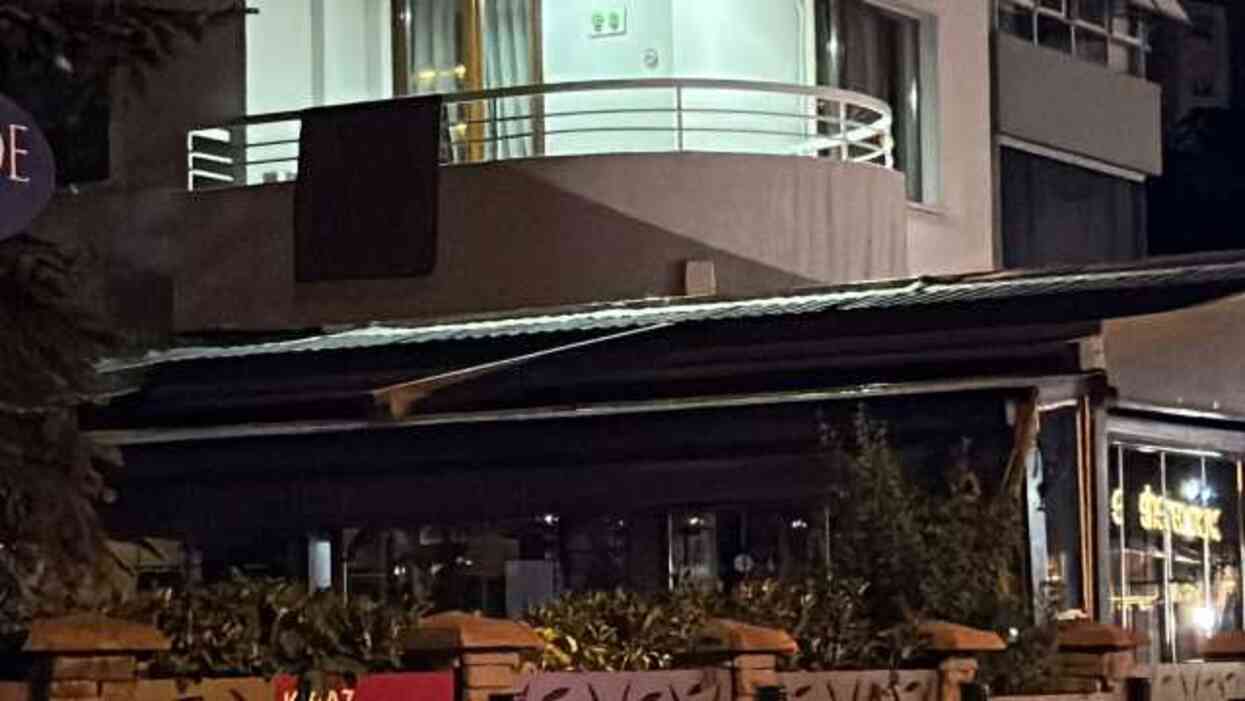 Kadıköy'de restoranın asma tavanı çöktü, müşteriler yaralandı Kadıköy'de restoranın asma tavanı çöktü, müşteriler yaralandı