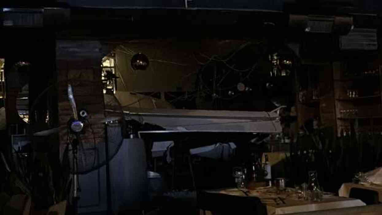 Kadıköy'de restoranın asma tavanı çöktü, müşteriler yaralandı Kadıköy'de restoranın asma tavanı çöktü, müşteriler yaralandı