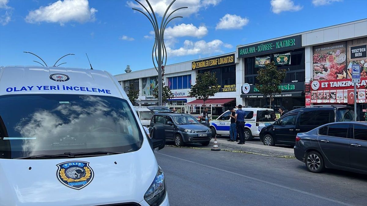 Çayırova\'da Lise Müdür Yardımcısı Silahlı Saldırıda Öldürüldü