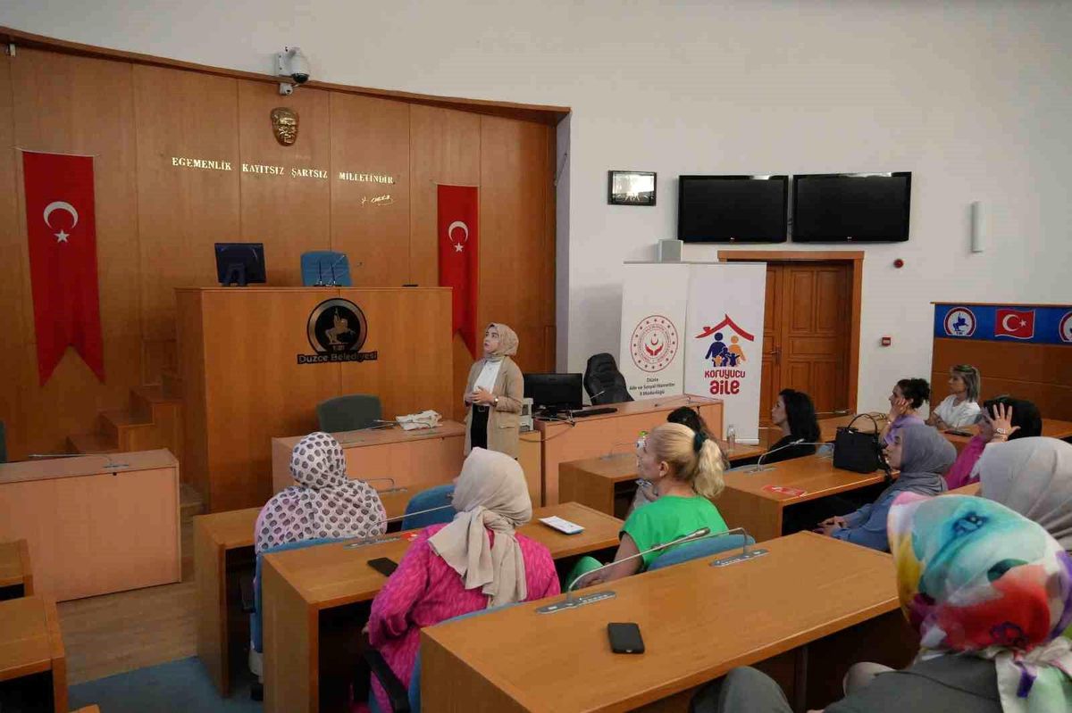 Düzce Belediyesi Personellerine Koruyucu Aile Hizmet Modeli Tanıtıldı