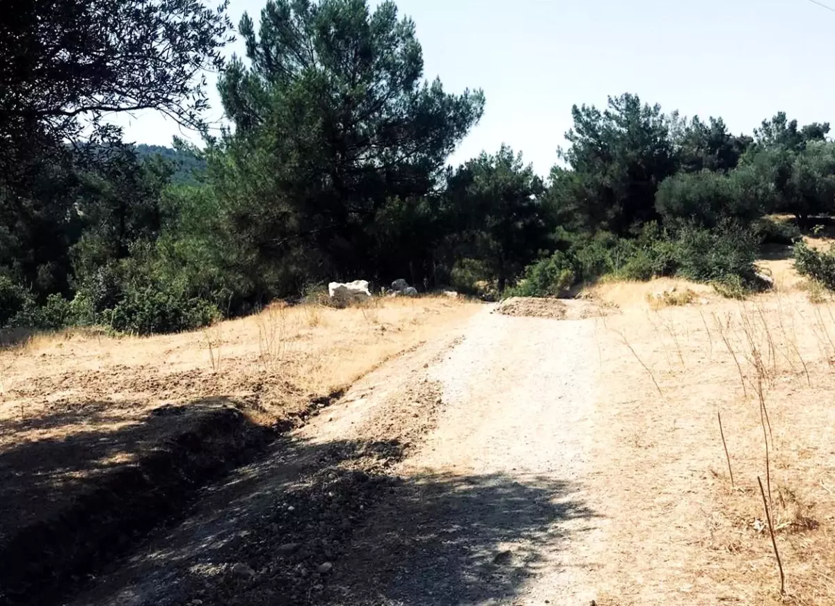 Şehzadeler Belediyesi, Çınarlıkuyu Mahallesi\'nde Yol Bakım ve Onarım Çalışması Gerçekleştirdi