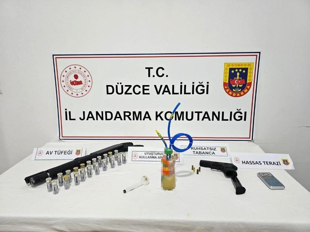 Düzce\'de Uyuşturucu Operasyonu: 3 Şahıs Yakalandı