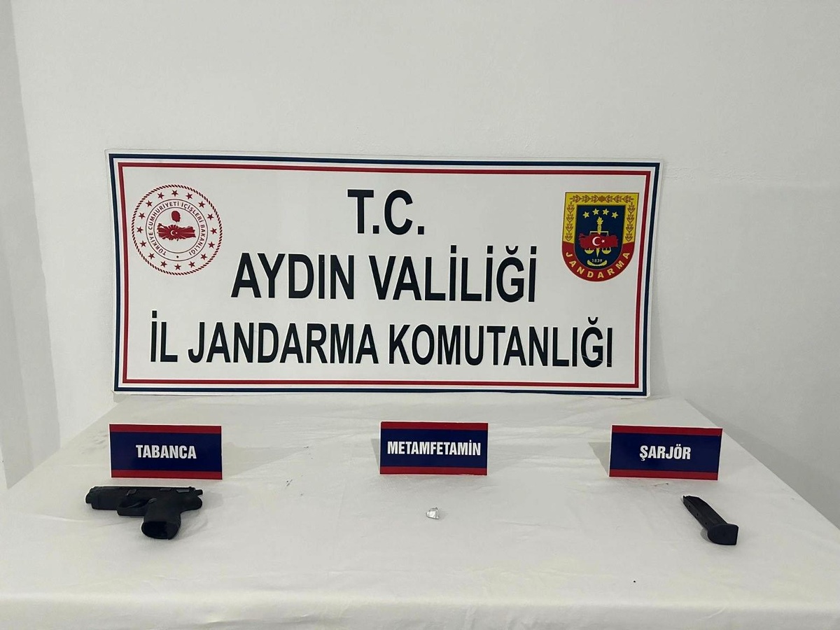 Kuşadası\'nda Uyuşturucu ve Silah Operasyonu: 2 Şüpheli Yakalandı
