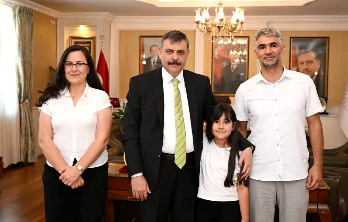 Erzurum Valisi Mustafa Çiftçi, Kocaeli\'de yaşayan öğrenciyi kabul etti