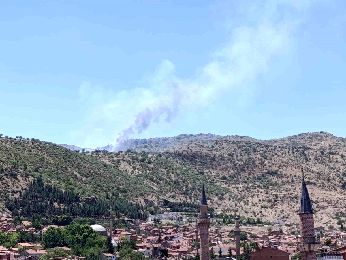 Afyonkarahisar\'da Hıdırlık Tepesi\'nde Yangın Çıktı