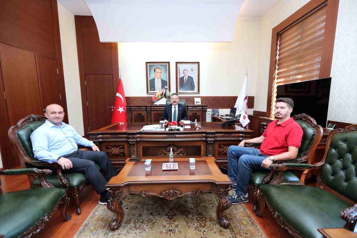 Eskişehir AK Parti İl Başkanı ve Yardımcısı Vali Aksoy\'la Görüştü