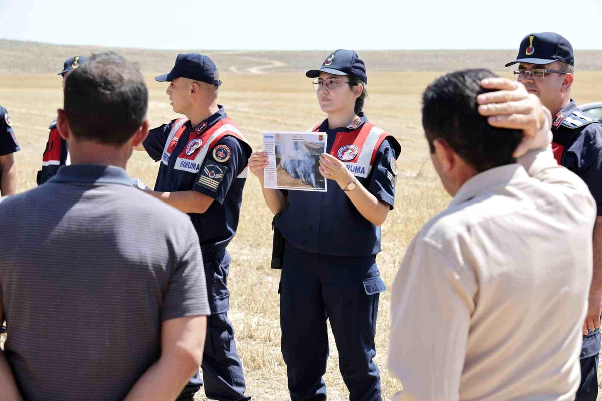 Aksaray\'da Jandarma Ekipleri Anız Yangınlarına Karşı Denetim ve Eğitim Faaliyetleri Yürütüyor