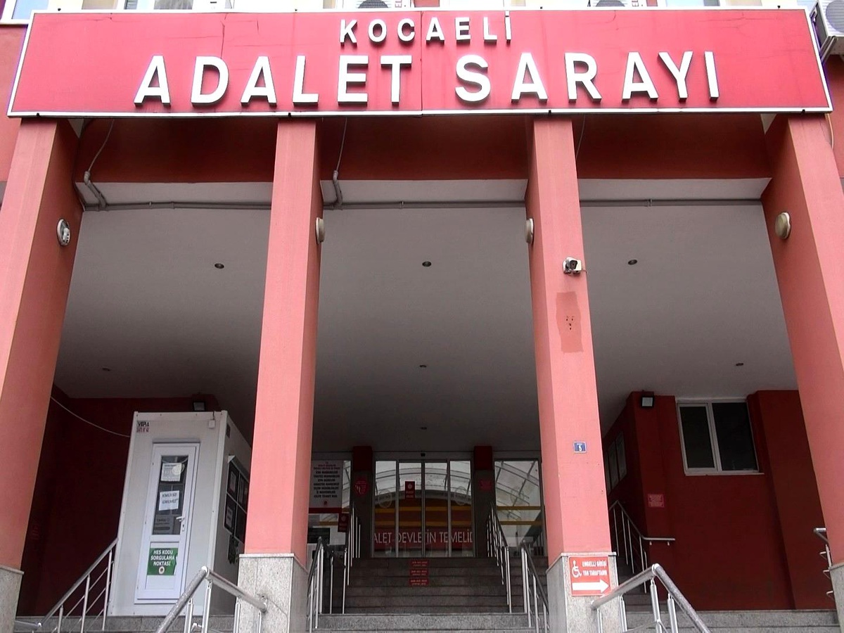 İzmit\'te Hint keneviri ekerek uyuşturucu ticareti yapan 4 sanık hakim karşısında