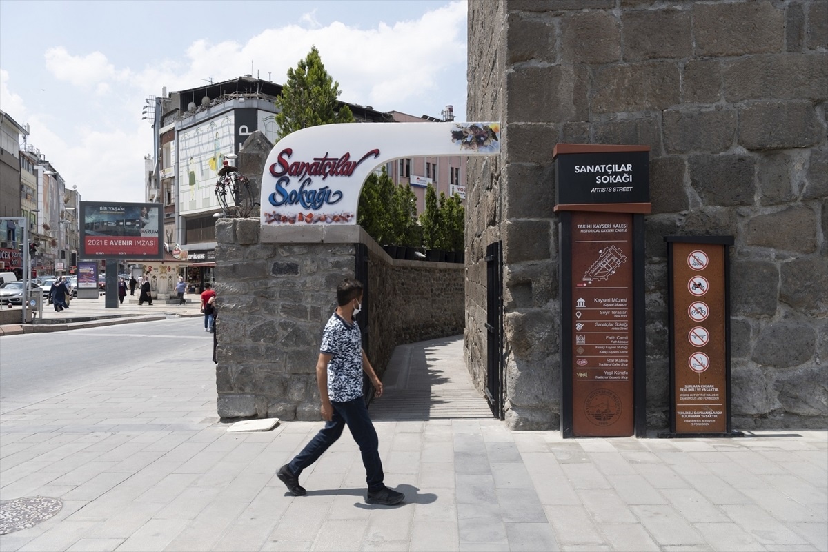 Kayseri Büyükşehir Belediyesi Sanatçılar Sokağı\'na Davet Ediyor
