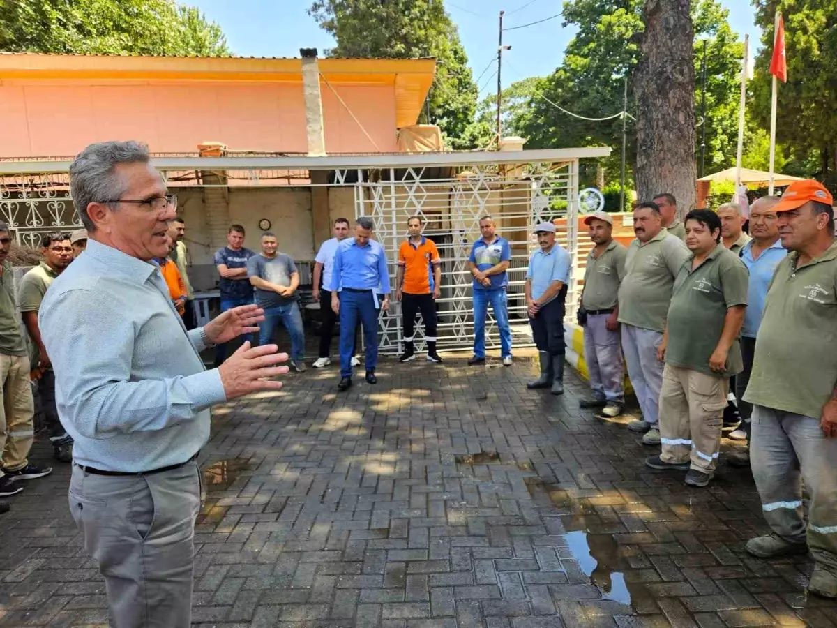 Nazilli Belediye Başkanı Dr. Ertuğrul Tetik, Temizlik İşleri Müdürlüğü personeline teşekkür etti