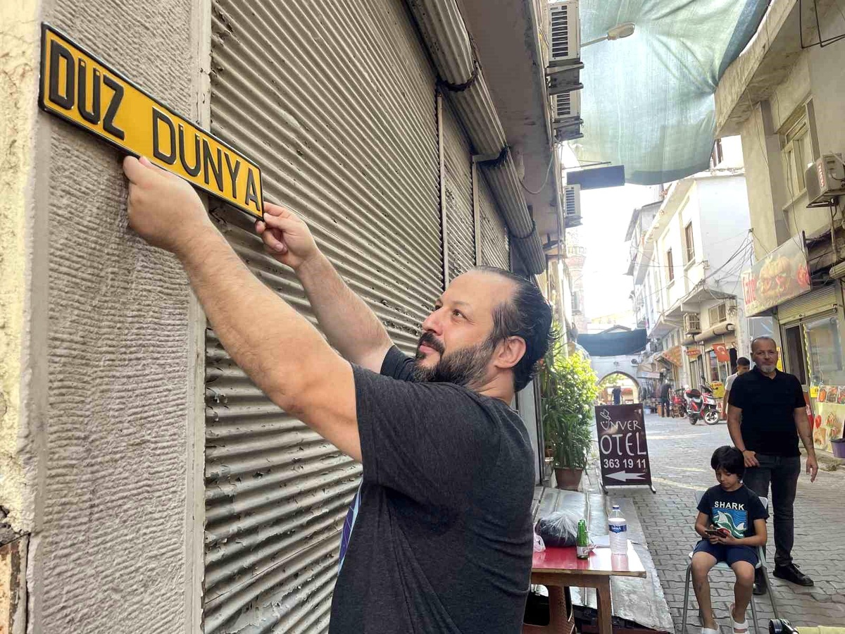 Adana\'da Düz Dünya İddiası: Sokak İsmi Değiştiriliyor
